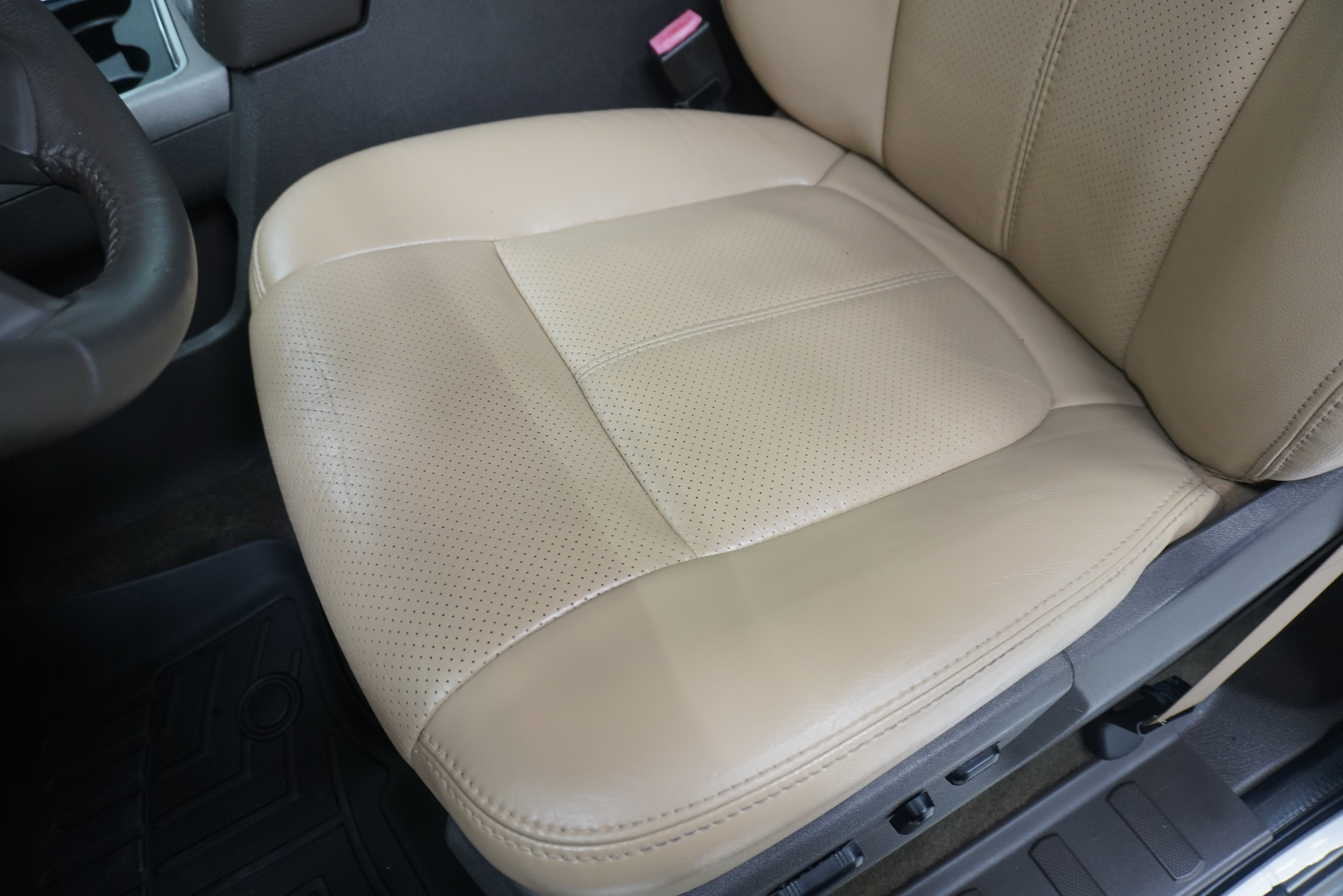 Used 2012 Ford F350 Lariat w/ Lariat Interior Pkg AWD/4WD image 13