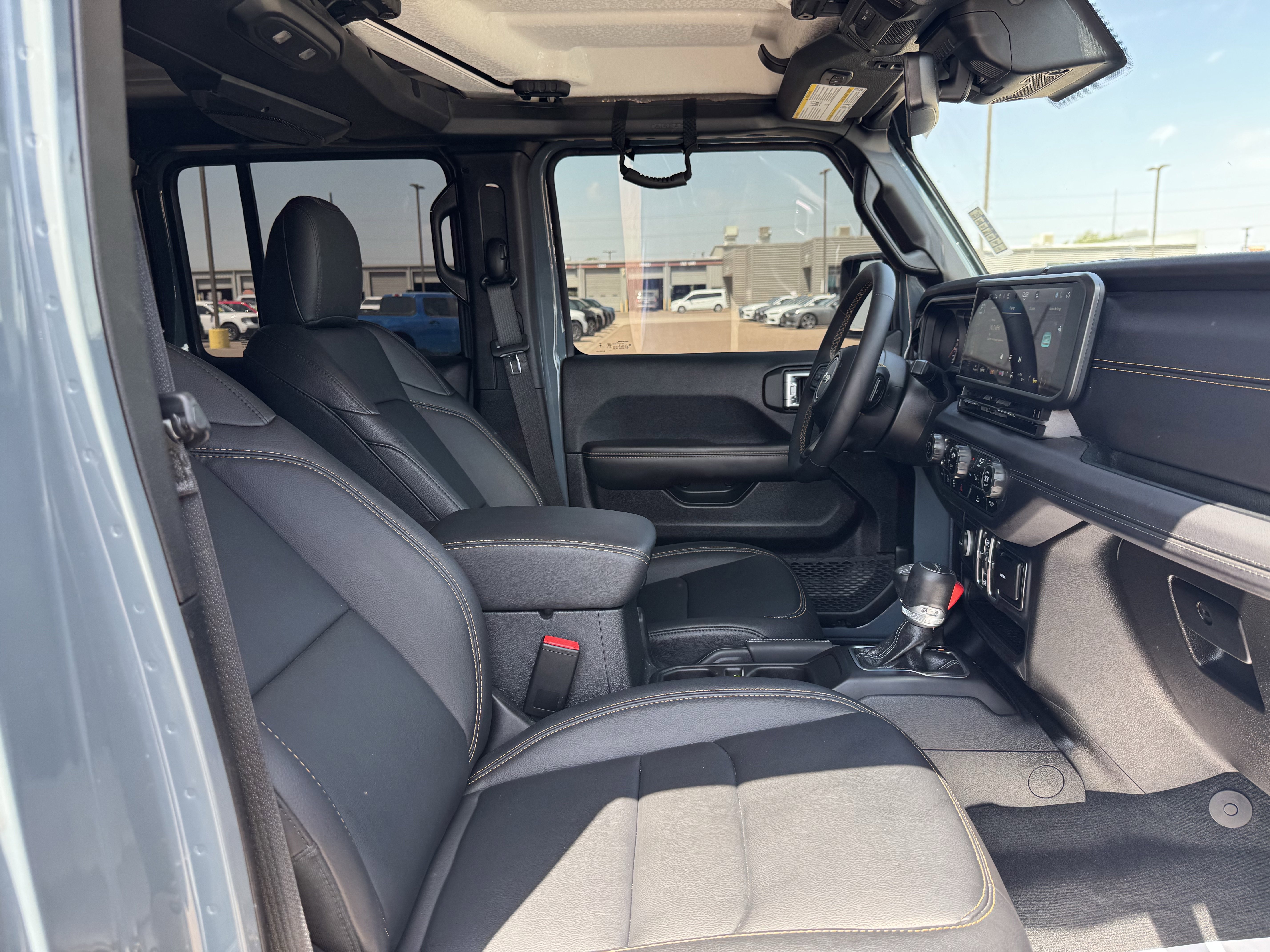 Used 2025 Jeep Gladiator Sport image 33