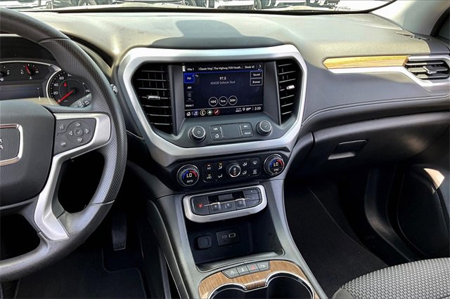 Used 2023 GMC Acadia SLE image 9