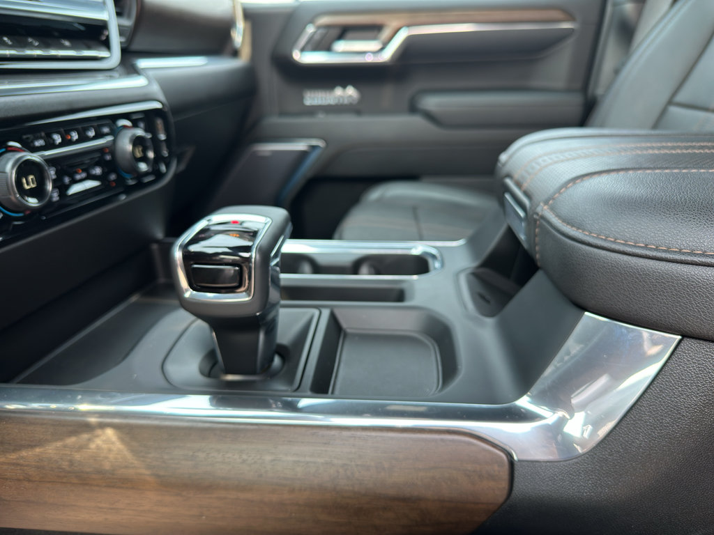 Used 2023 Chevrolet Silverado 1500 High Country w/ Technology Package AWD/4WD image 24