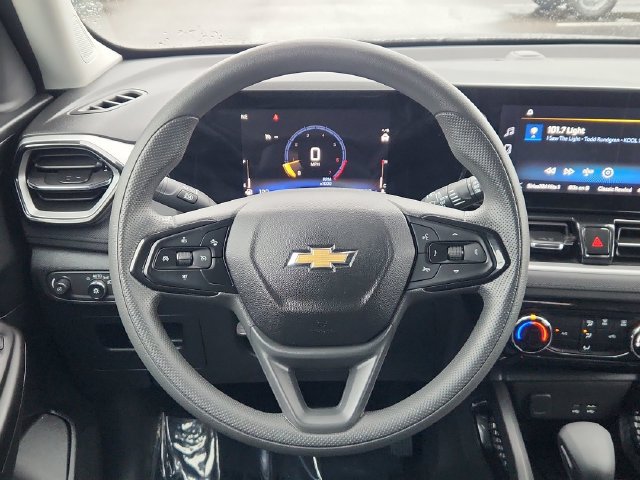 Used 2025 Chevrolet TrailBlazer LT AWD/4WD image 32