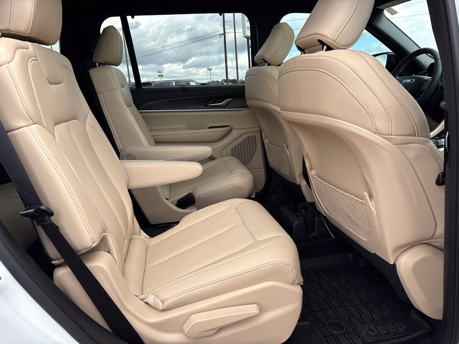 Used 2025 Jeep Grand Cherokee L Limited w/ Luxury Tech Group II AWD/4WD image 20