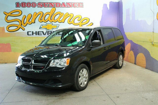 Used 2018 Dodge Grand Caravan SE w/ UConnect Hands-Free Group image 2