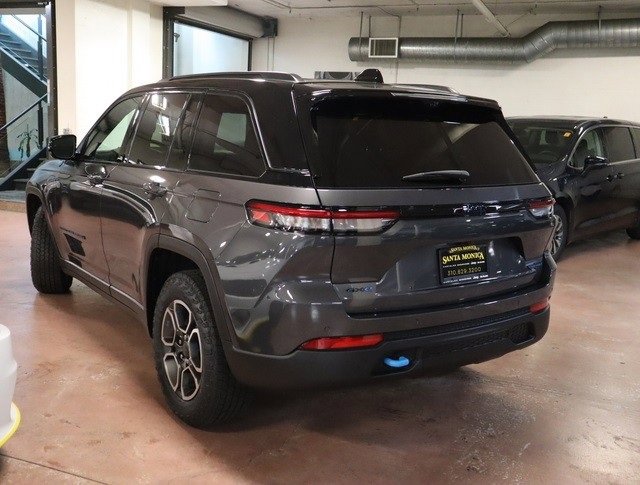 New 2022 Jeep Grand Cherokee Trailhawk w/ Luxury Tech Group III image 3