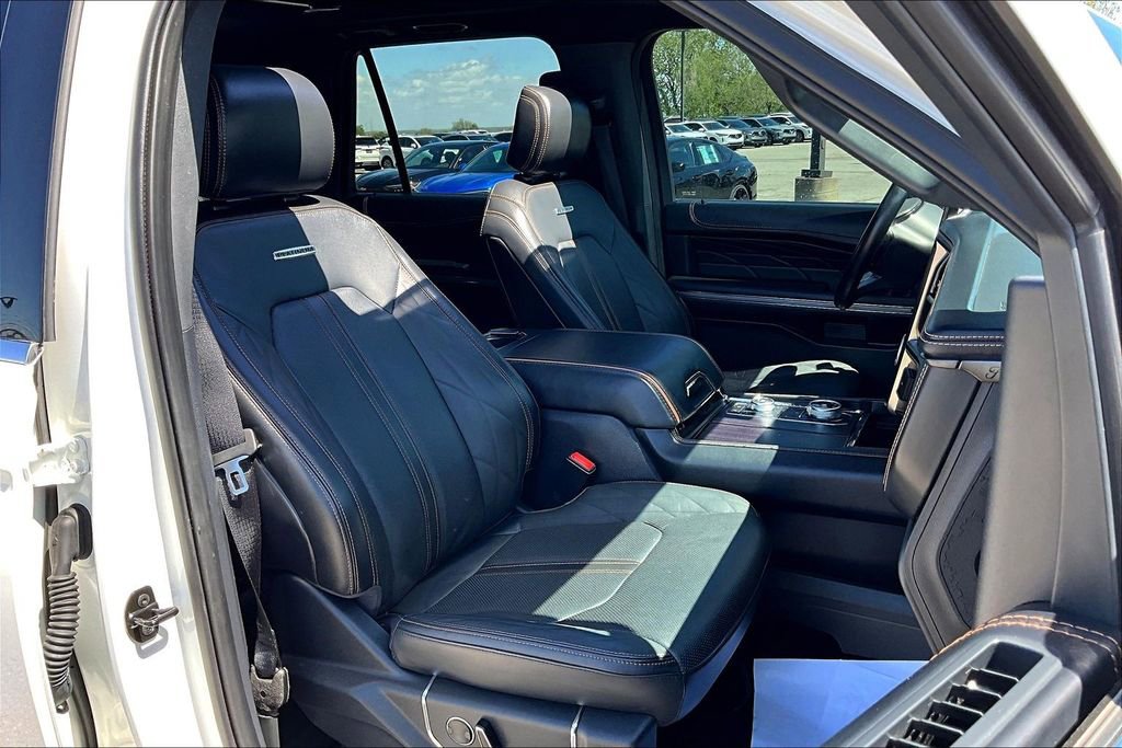 Used 2022 Ford Expedition Platinum image 10