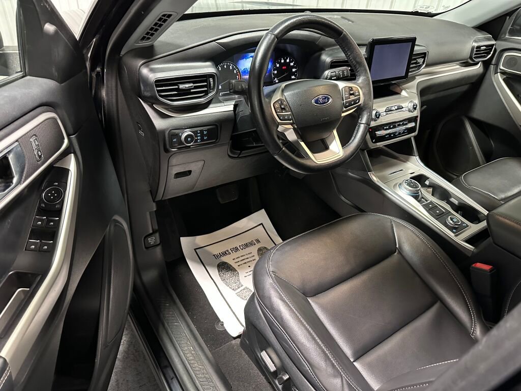 Used 2022 Ford Explorer XLT w/ Equipment Group 202A AWD/4WD image 6