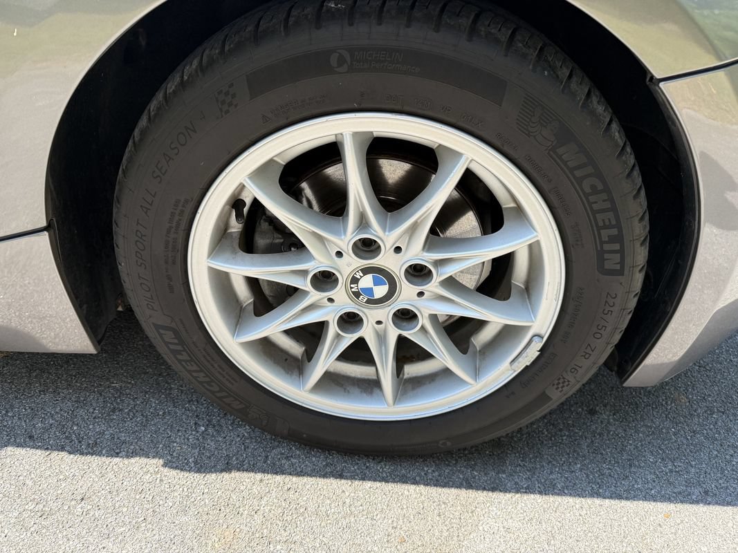 Used 2004 BMW Z4 2.5i RWD image 14