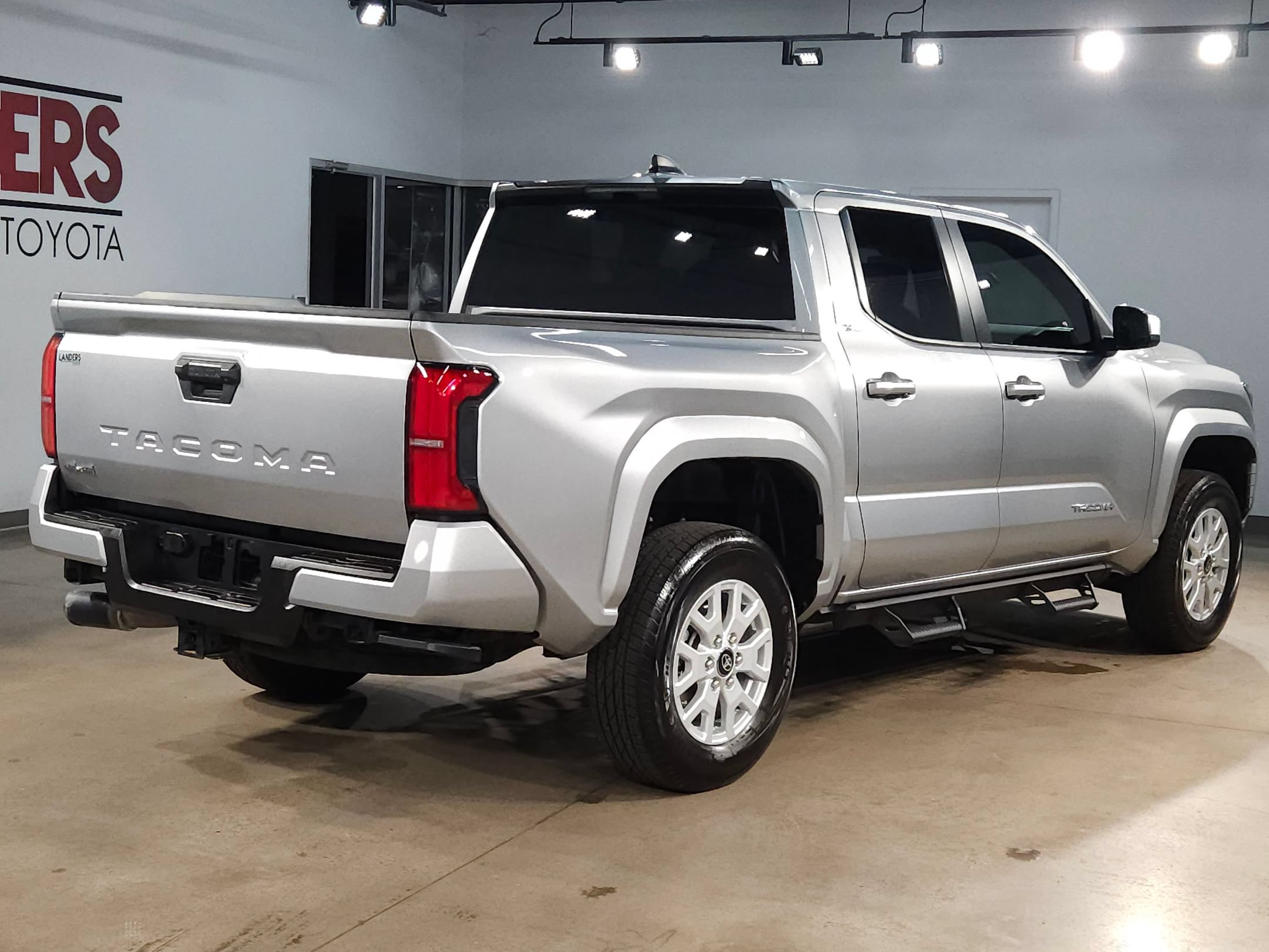 Certified 2025 Toyota Tacoma SR5 AWD/4WD image 7