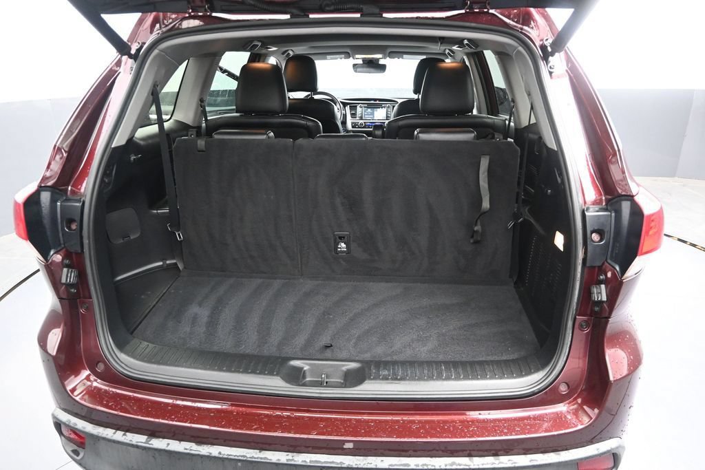 Used 2019 Toyota Highlander XLE AWD/4WD image 14