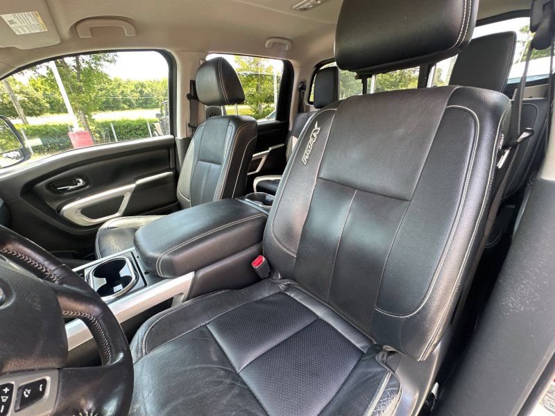 Used 2018 Nissan Titan PRO-4X w/ Pro-4x Convenience Package AWD/4WD image 15