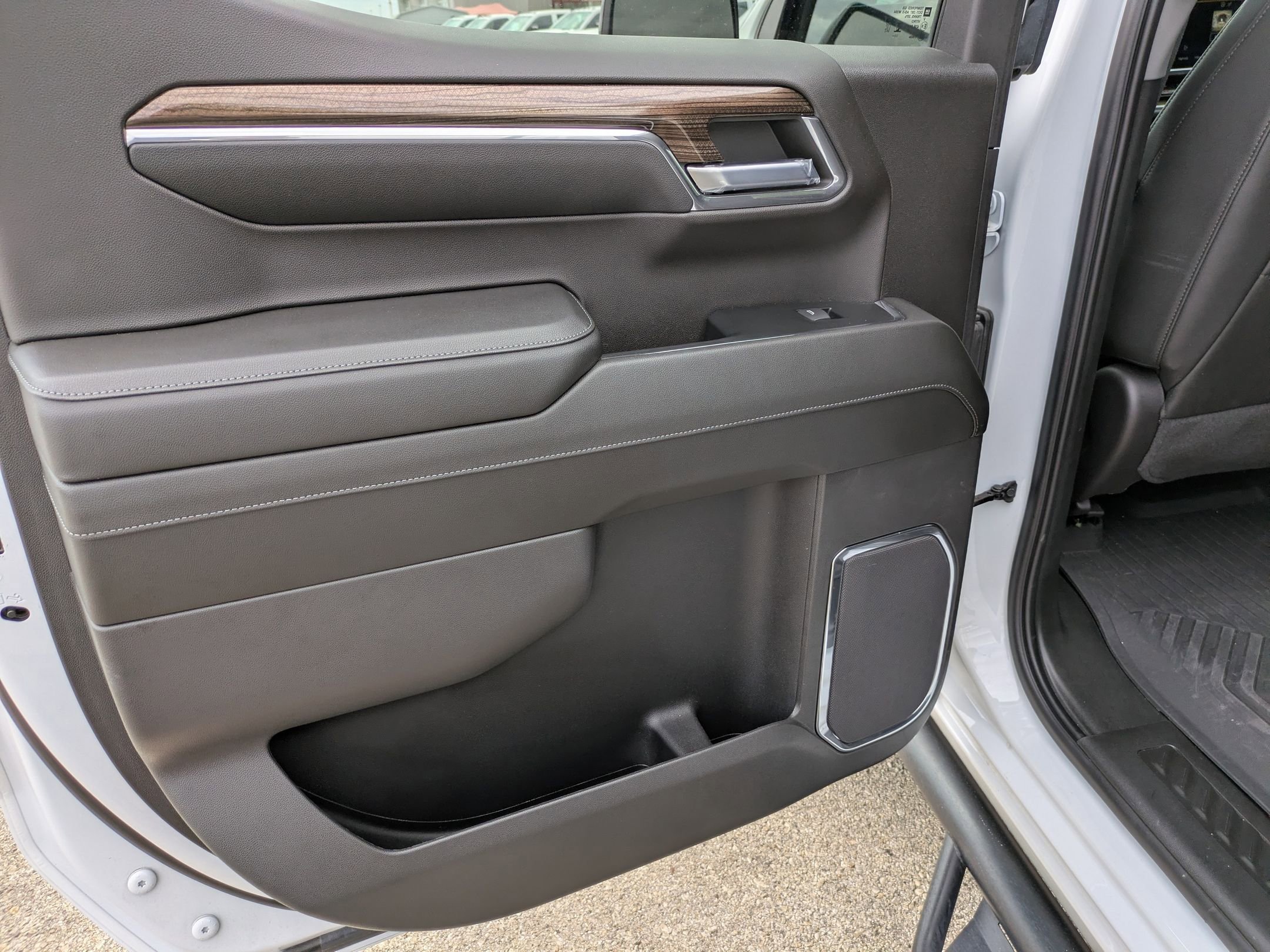 Used 2024 Chevrolet Silverado 1500 LT Trail Boss w/ LT Trail Boss Premium Package image 14