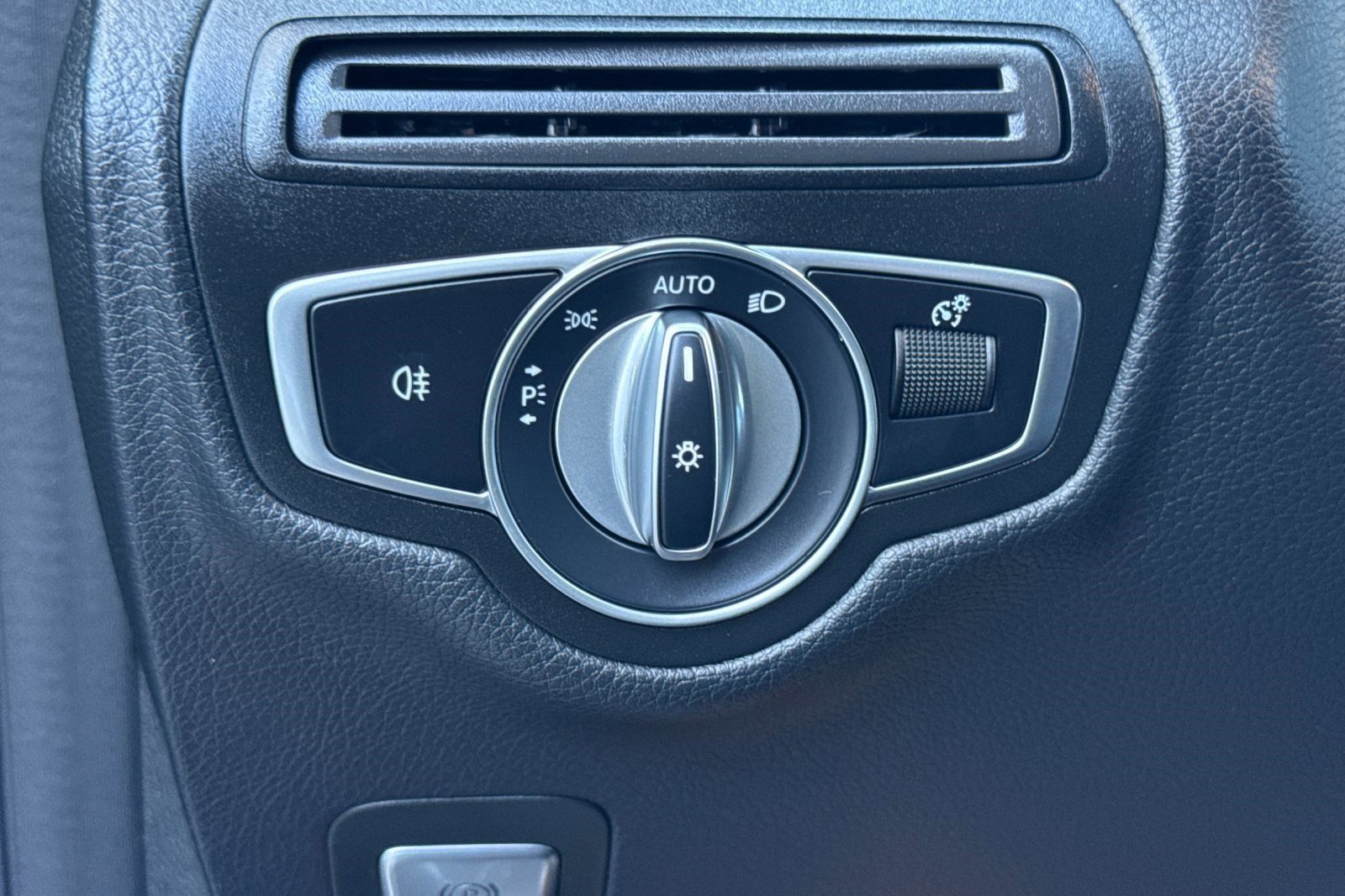 Used 2022 Mercedes-Benz GLC 300 4MATIC image 16