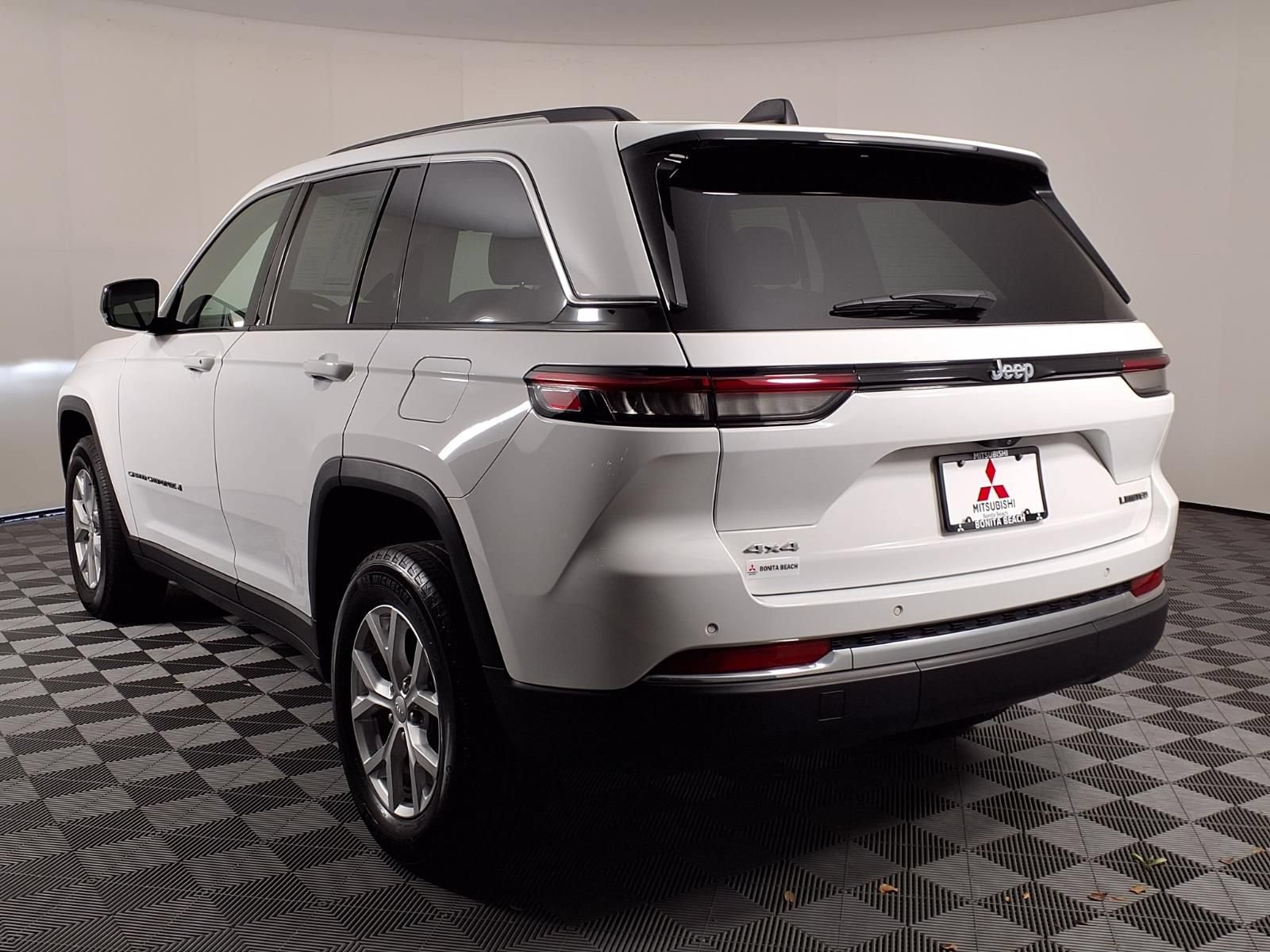 Used 2024 Jeep Grand Cherokee Limited AWD/4WD image 5