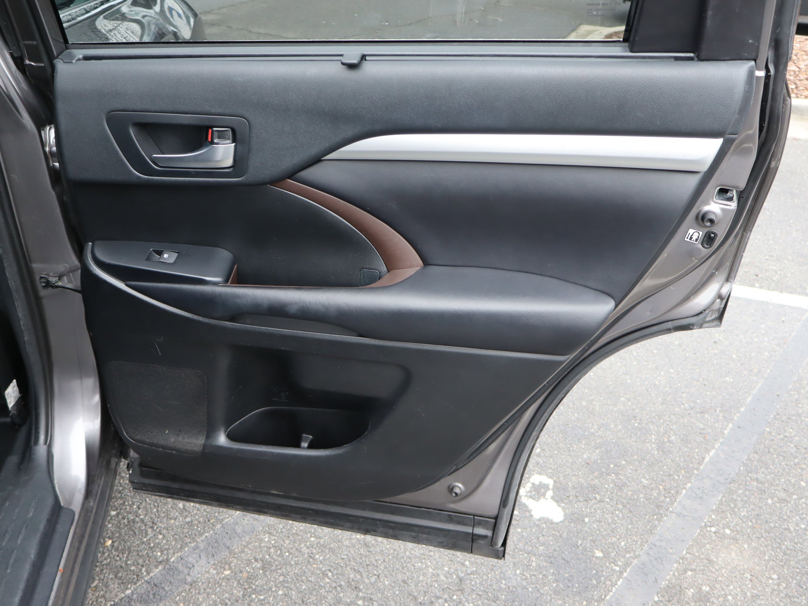 Used 2019 Toyota Highlander XLE image 35