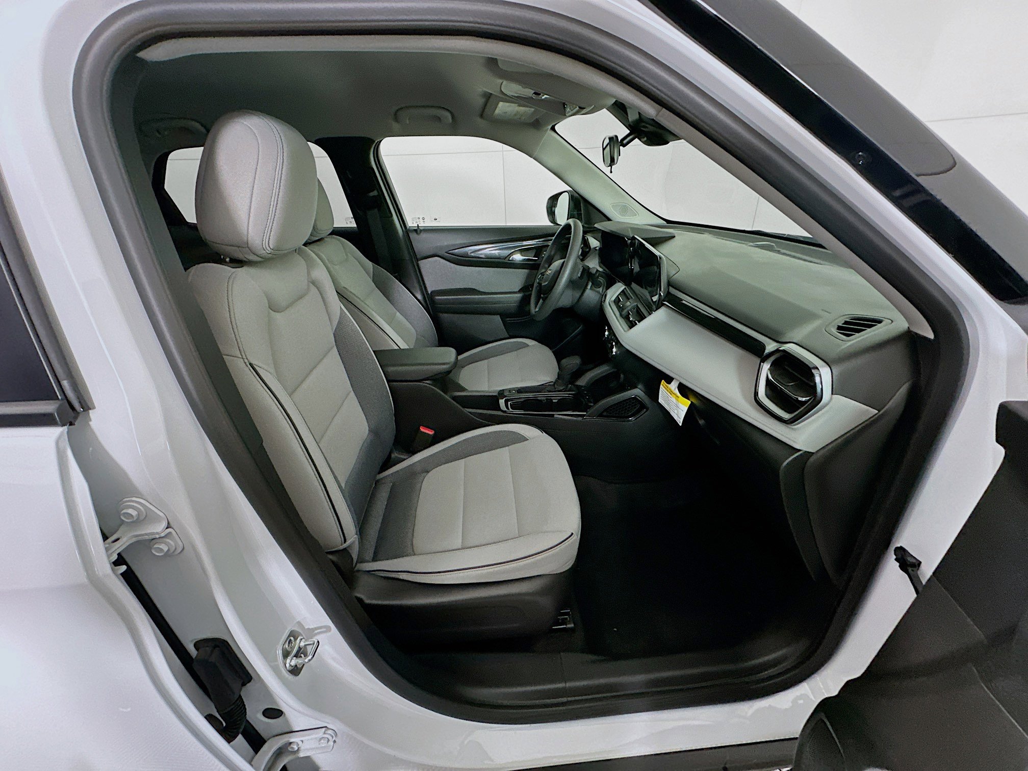 Used 2025 Chevrolet TrailBlazer LS w/ LS Convenience Package image 29