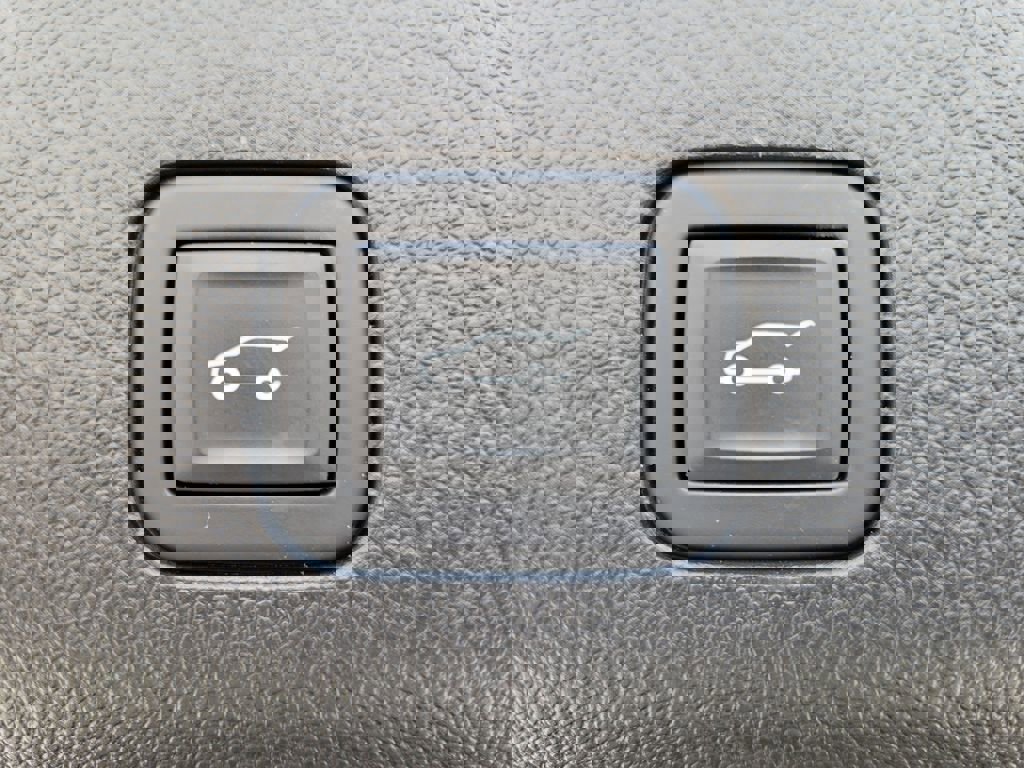 Used 2024 Chevrolet Suburban LT image 9