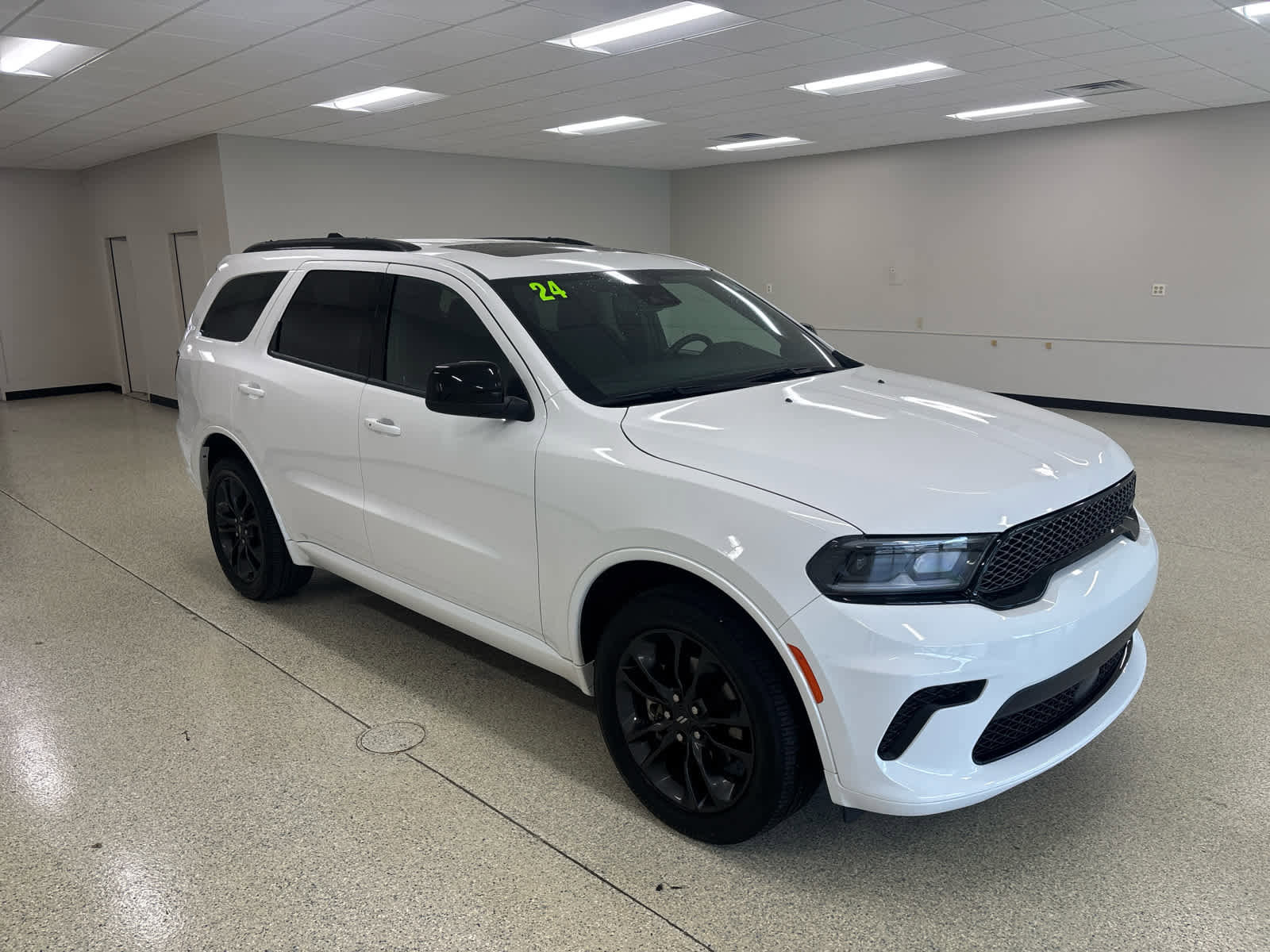 Used 2024 Dodge Durango SXT w/ SXT Blacktop Group AWD/4WD image 5