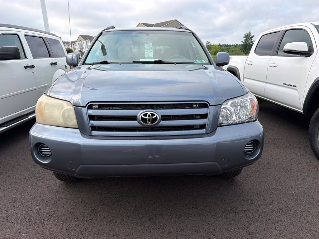 Used 2005 Toyota Highlander 2WD V6 w/ 3rd Row image 2