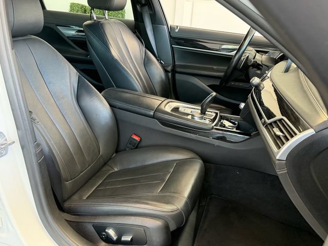 Used 2019 BMW 740i w/ M Sport Package RWD image 14