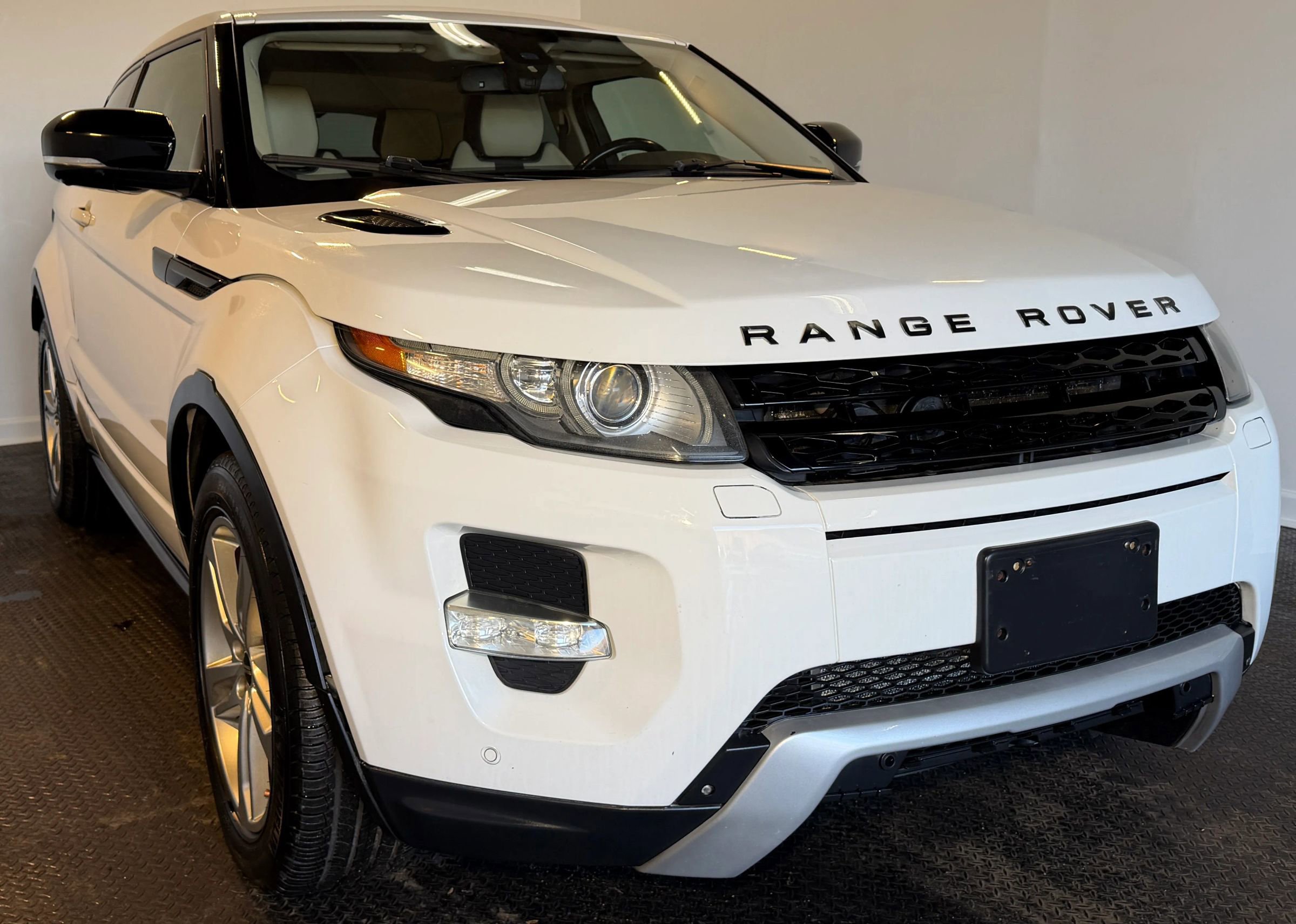 Used 2012 Land Rover Range Rover Evoque Dynamic image 2