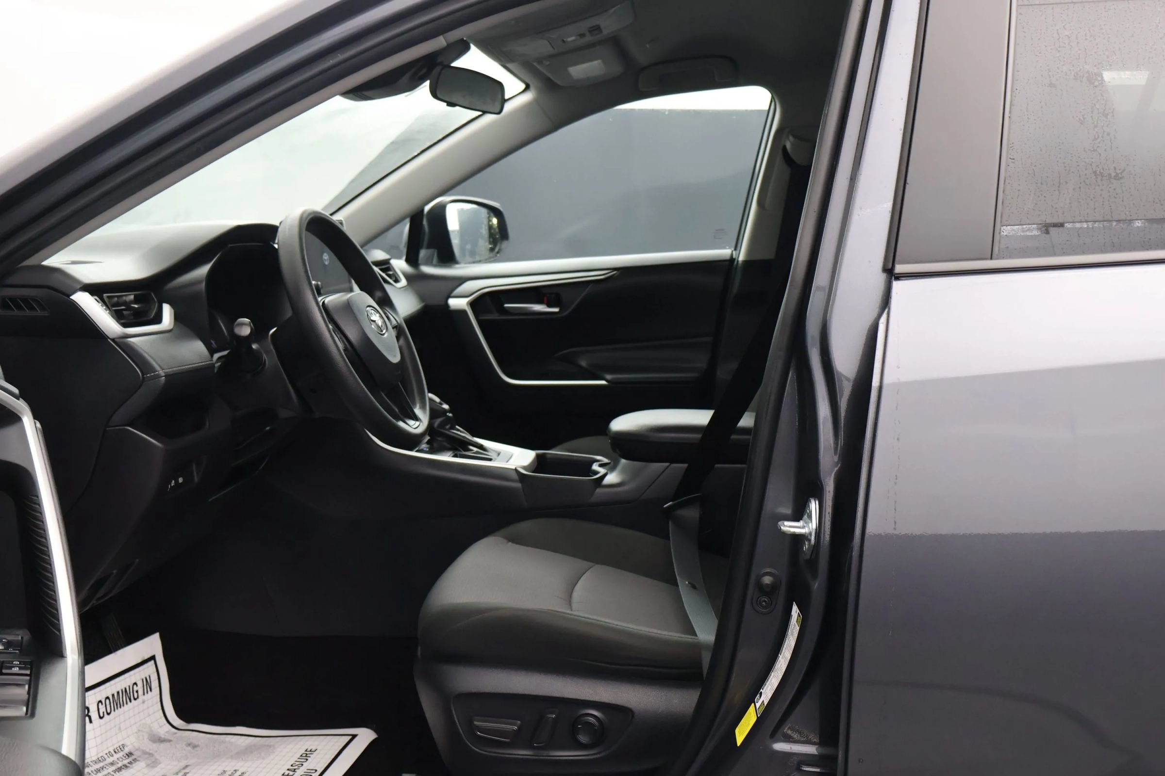 Used 2025 Toyota RAV4 XLE FWD image 11