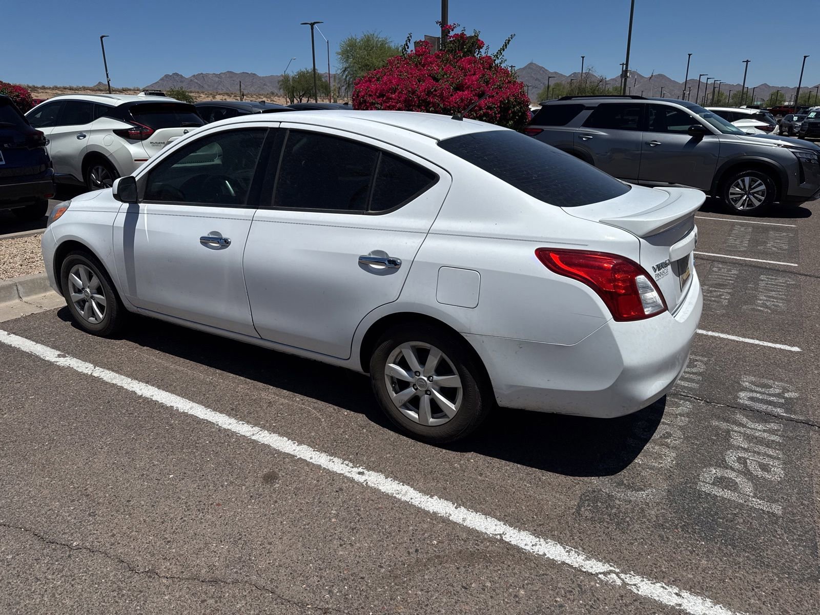 Used 2014 Nissan Versa SV w/ Convenience Package FWD image 3
