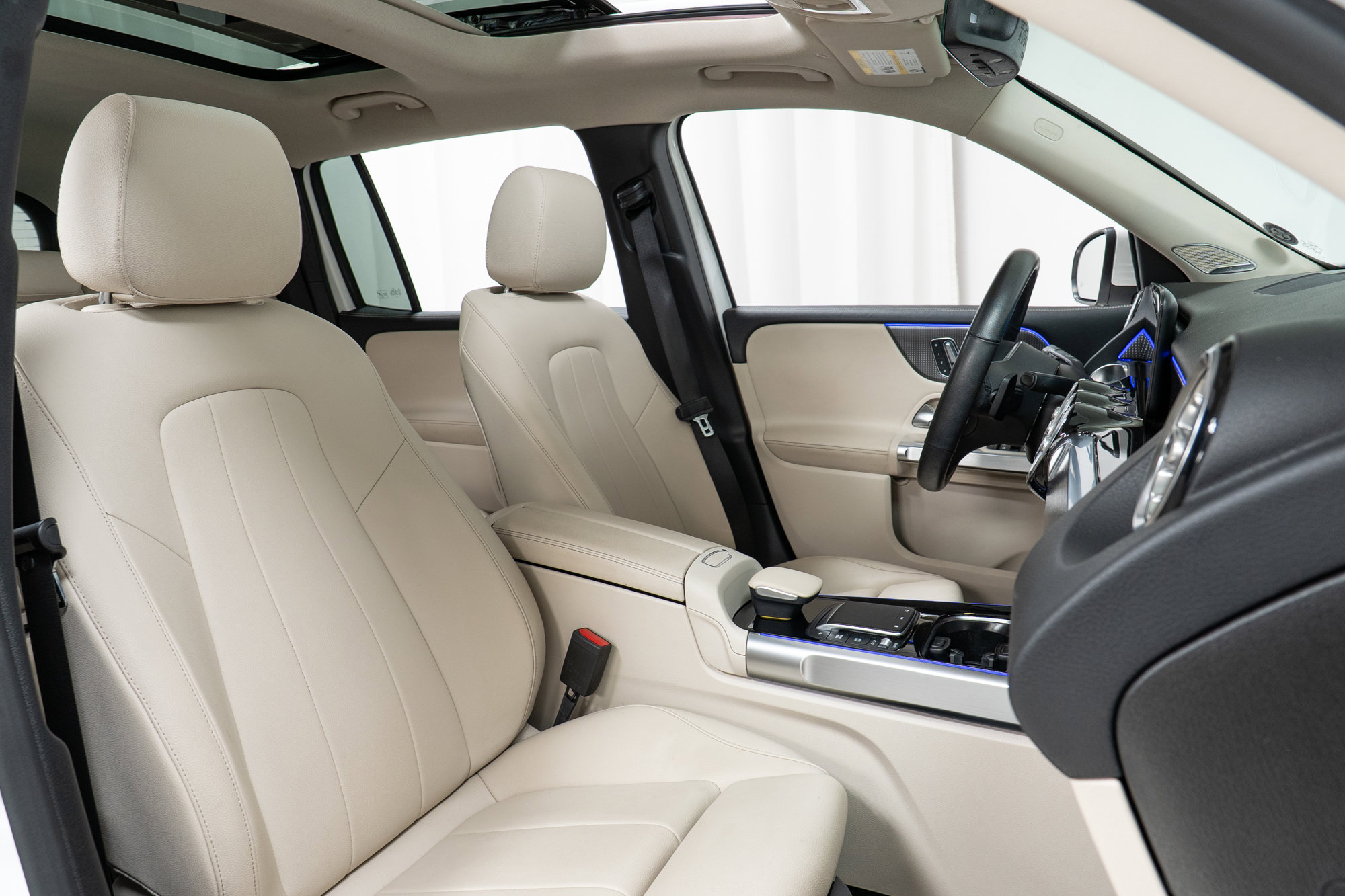 Certified 2021 Mercedes-Benz GLB 250 4MATIC w/ Premium Package image 22