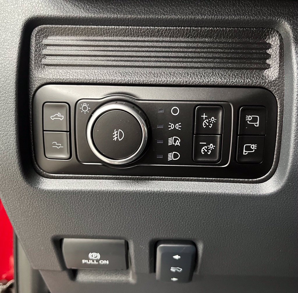 Used 2025 Ford F350 Platinum AWD/4WD image 33