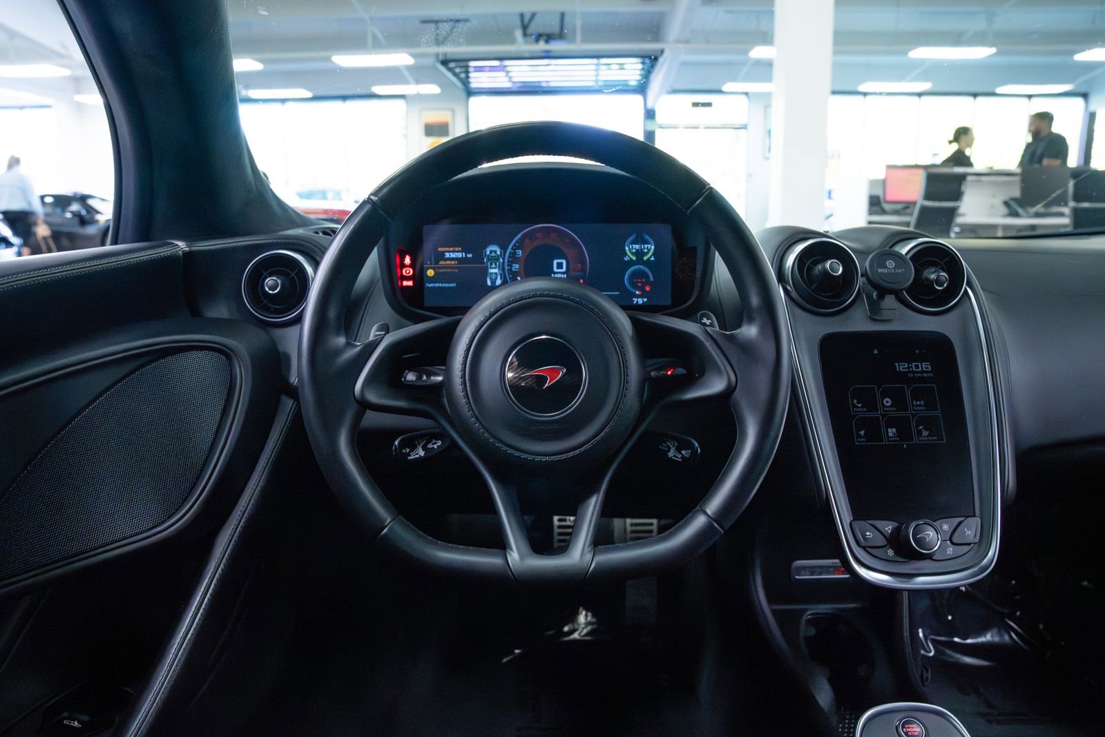 Used 2018 McLaren 570S Coupe RWD image 17