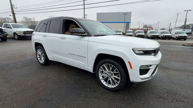 Used 2023 Jeep Grand Cherokee Summit image 2