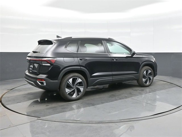 New 2026 Volkswagen Taos SE image 7