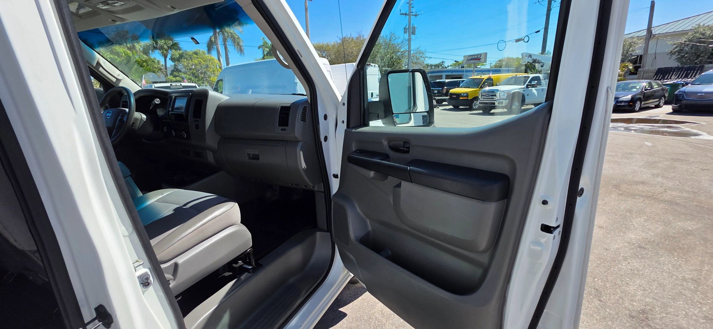 Used 2020 Nissan NV 2500 SV image 26