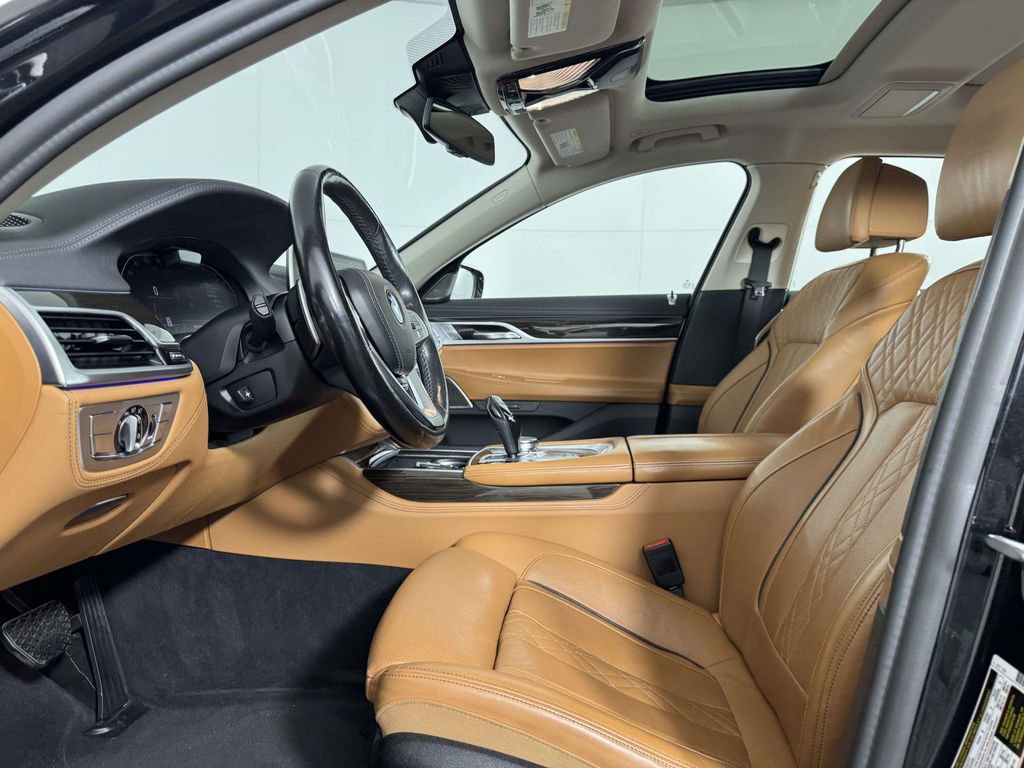Used 2022 BMW 750i xDrive AWD/4WD image 4