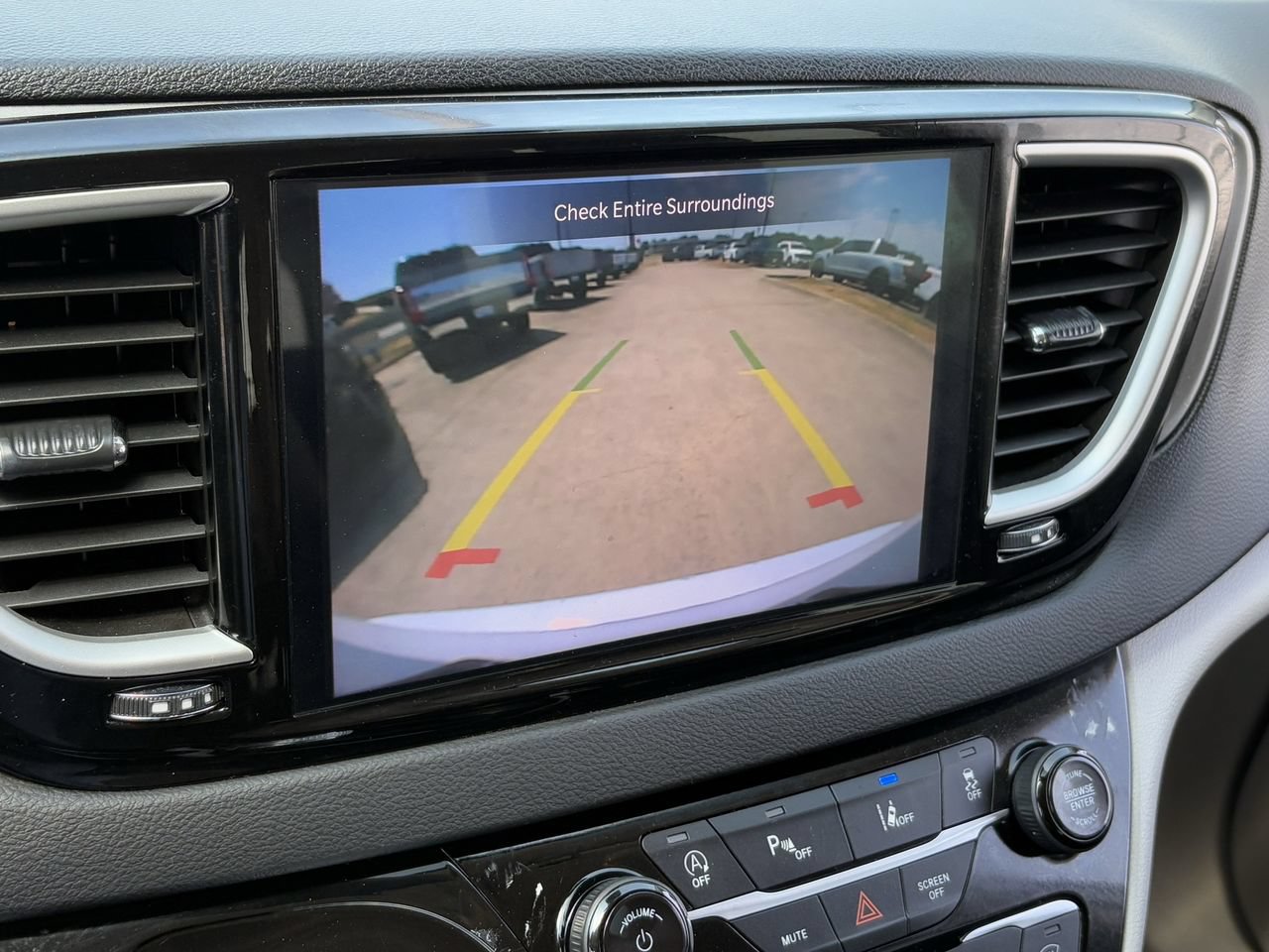 Used 2024 Chrysler Pacifica Touring-L FWD image 20