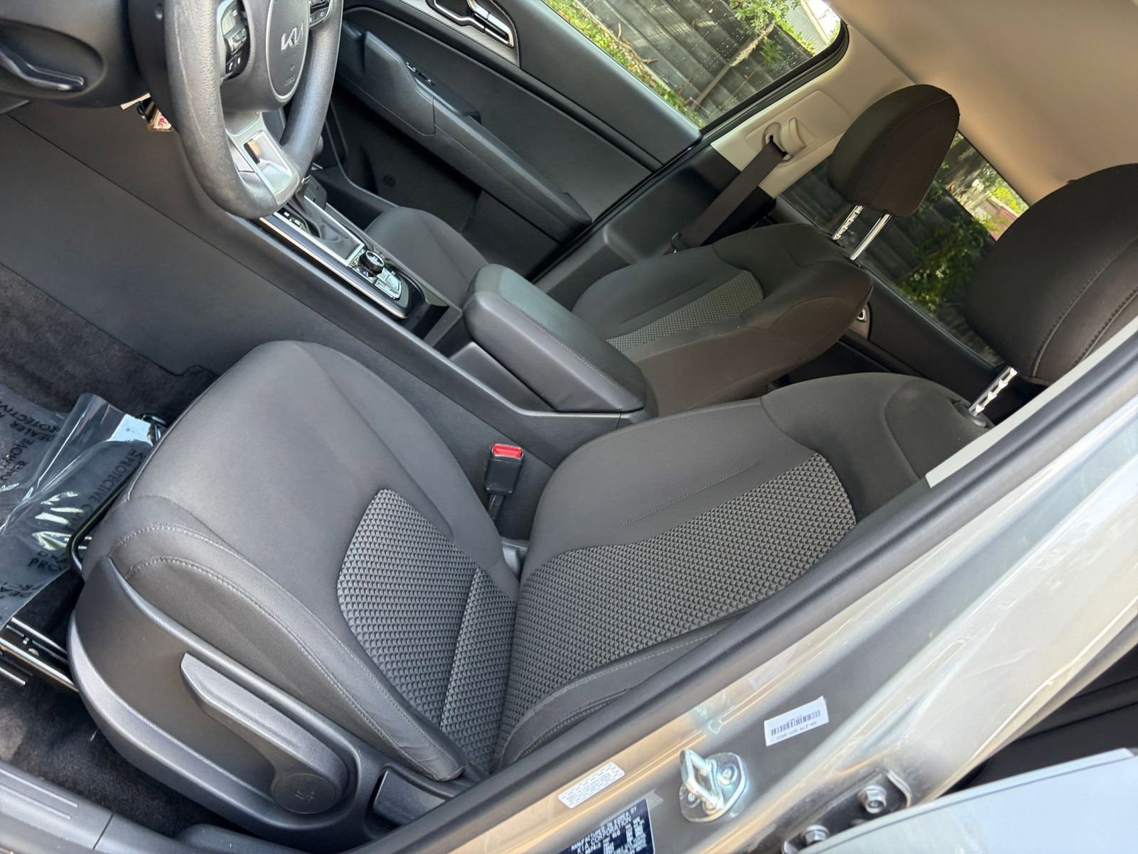 Used 2025 Kia Sportage LX FWD image 34