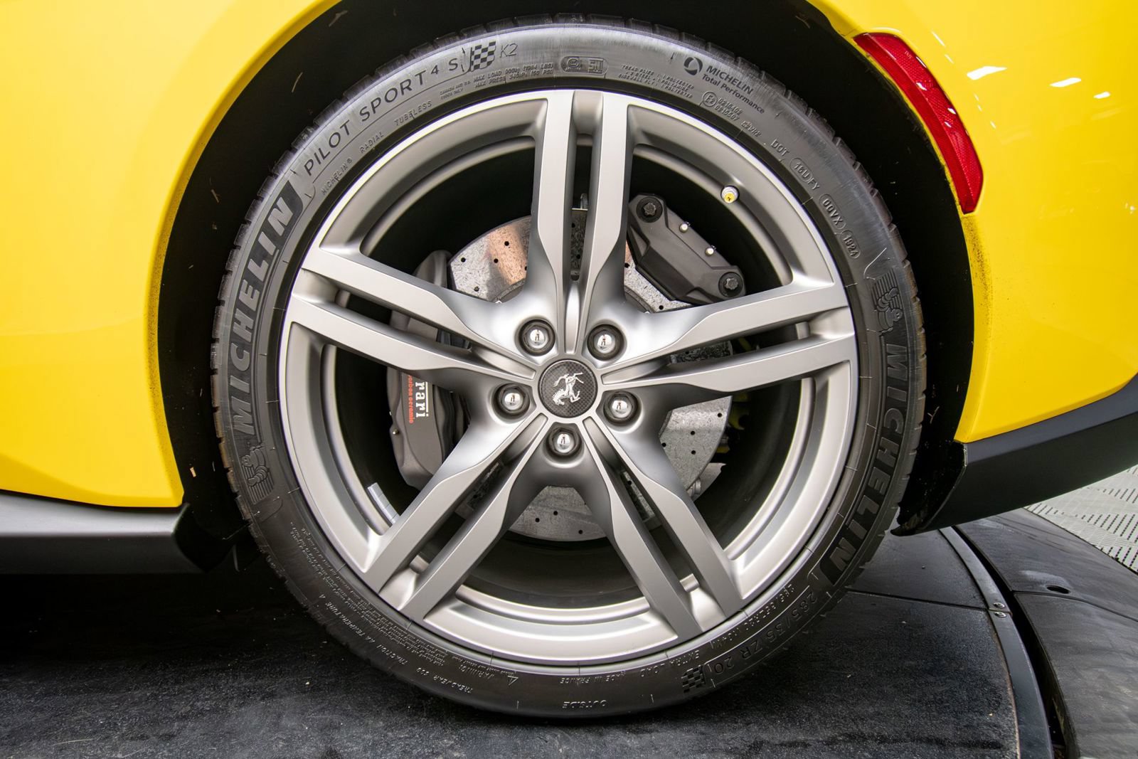 Used 2019 Ferrari Portofino RWD image 52