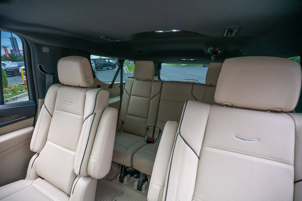 Used 2022 Cadillac Escalade ESV Premium Luxury AWD/4WD image 48