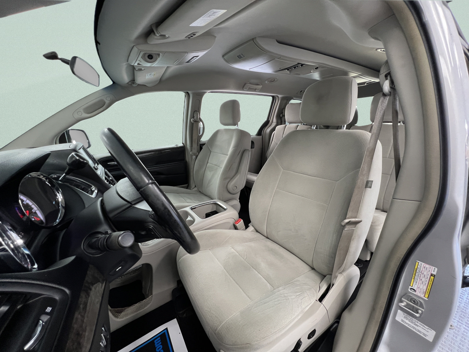 Used 2011 Dodge Grand Caravan Crew w/ Entertainment Group 1 FWD image 16