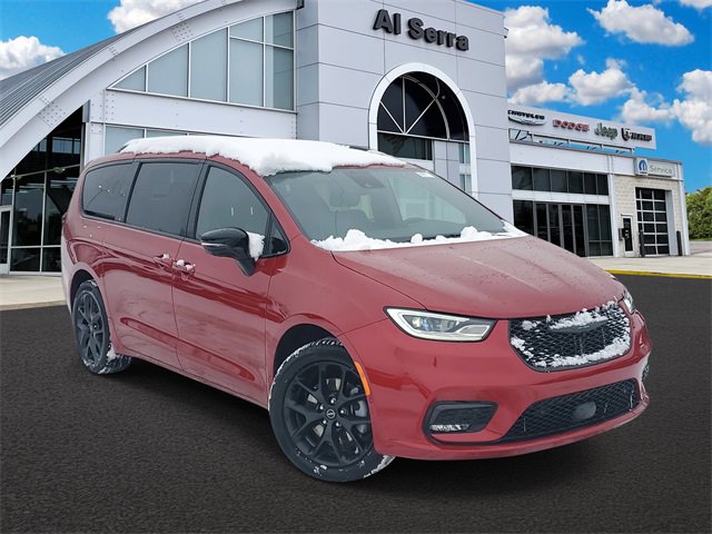 New 2026 Chrysler Pacifica Limited w/ Uconnect Theater Family Group image 1