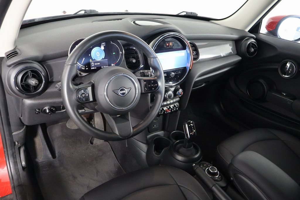 Used 2024 MINI Cooper 2-Door Hardtop FWD image 5