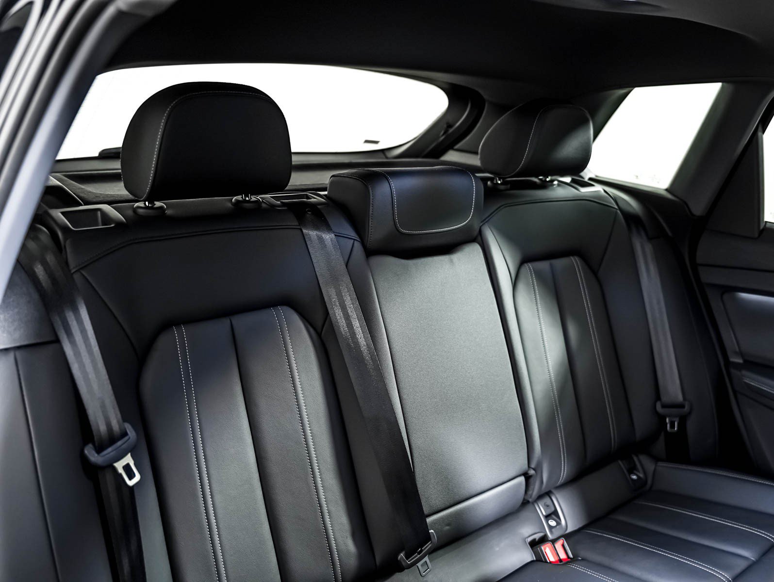 Used 2023 Audi Q4 e-tron Premium Plus RWD image 8