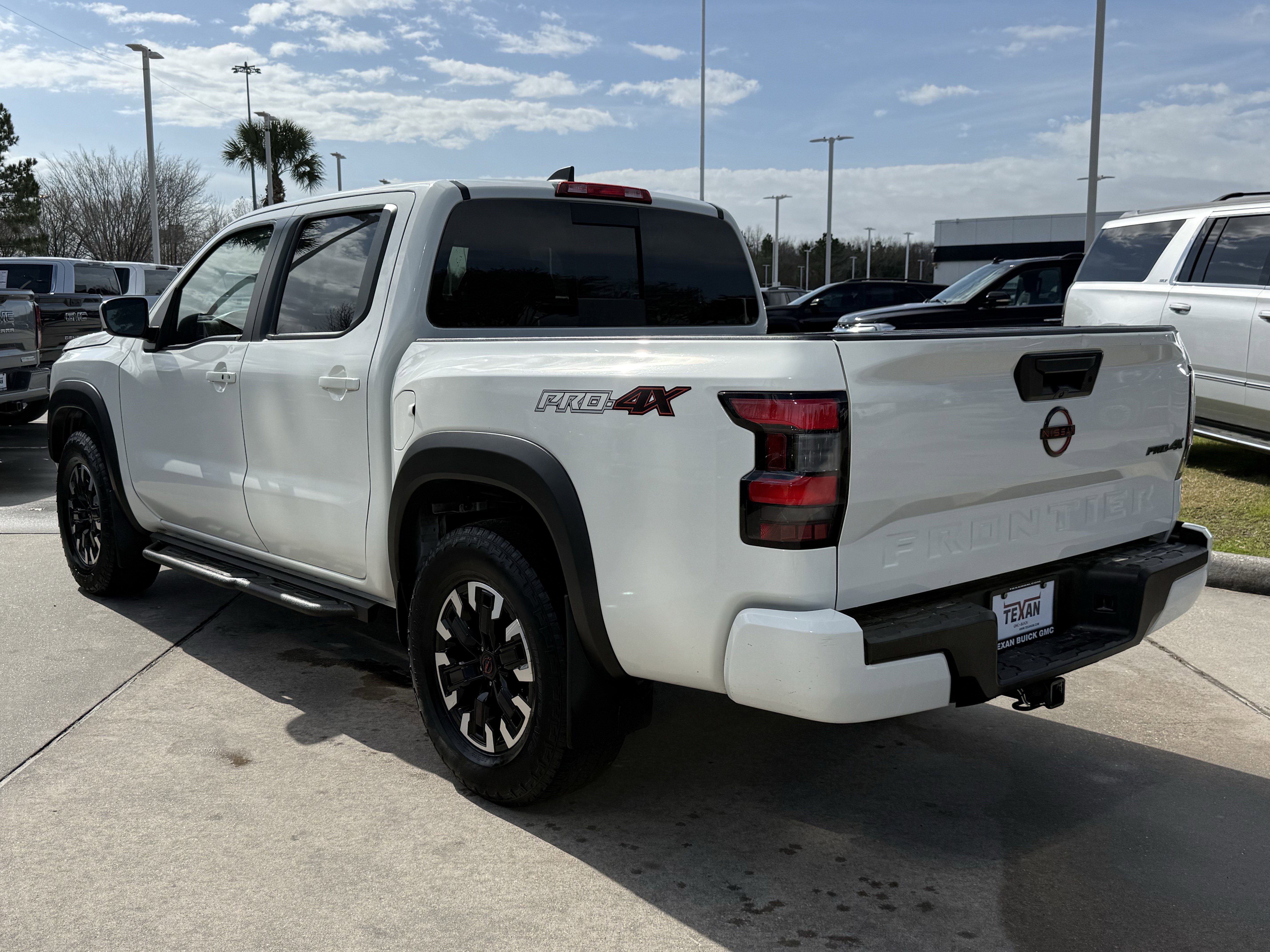 Used 2024 Nissan Frontier PRO-4X image 7