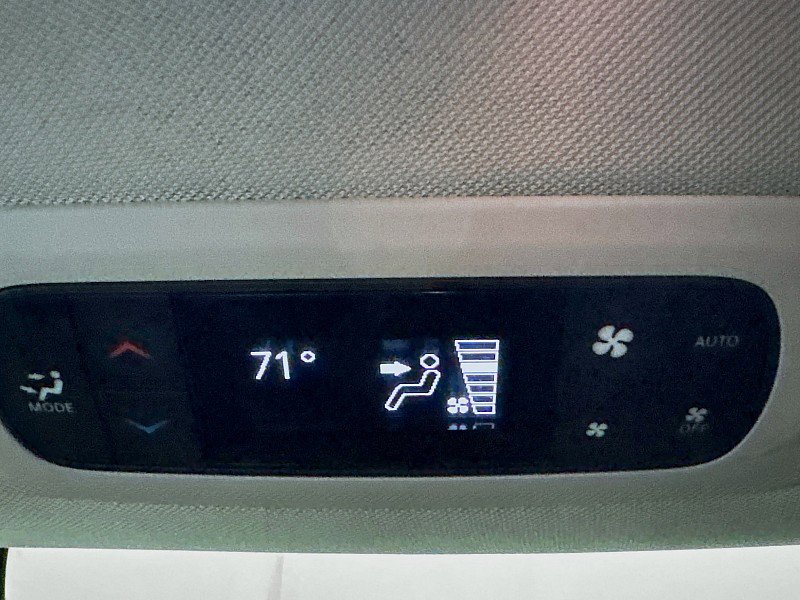 Used 2023 Chrysler Pacifica Touring-L image 24