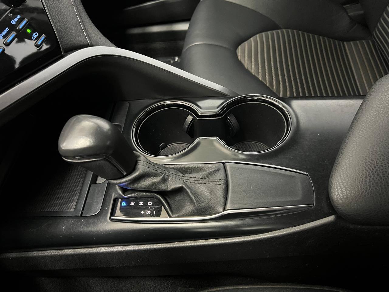 Used 2018 Toyota Camry XSE image 18