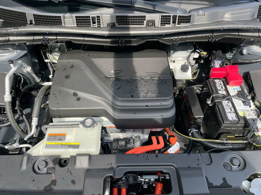 Used 2025 Nissan Leaf S image 35