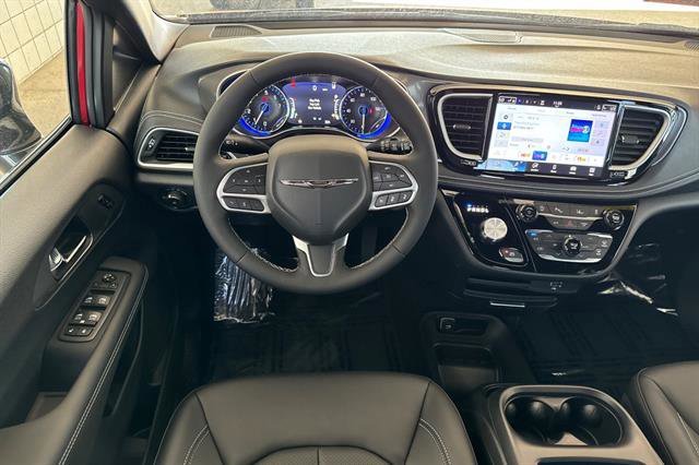 New 2026 Chrysler Pacifica Select image 11