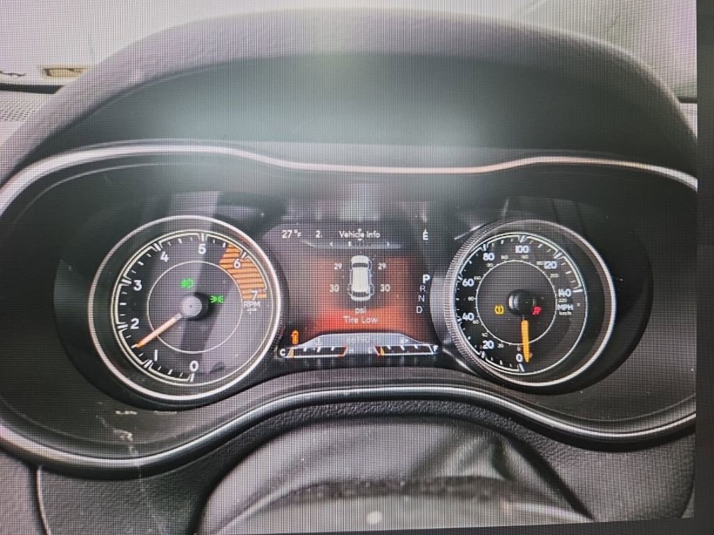 Used 2019 Jeep Cherokee Limited image 6