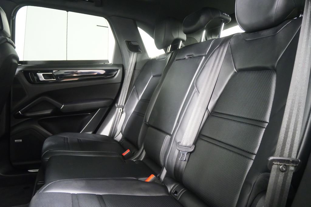 Used 2021 Porsche Cayenne AWD/4WD image 12