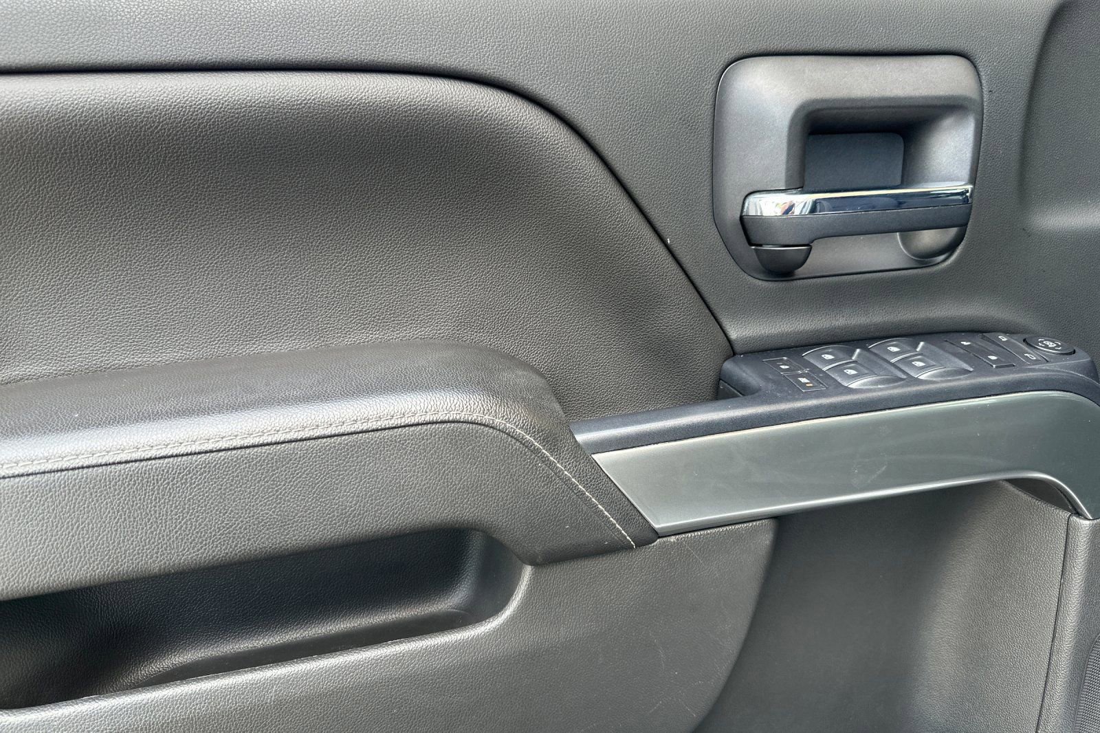 Used 2018 Chevrolet Silverado 1500 LT w/ All Star Edition RWD image 11