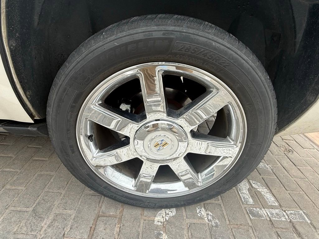 Used 2012 Cadillac Escalade Luxury AWD/4WD image 9